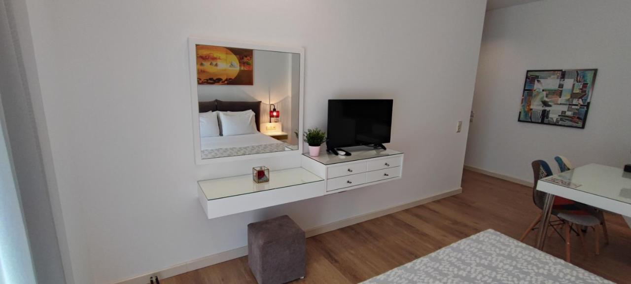 Rustemi Aparthotel Sarandë Buitenkant foto